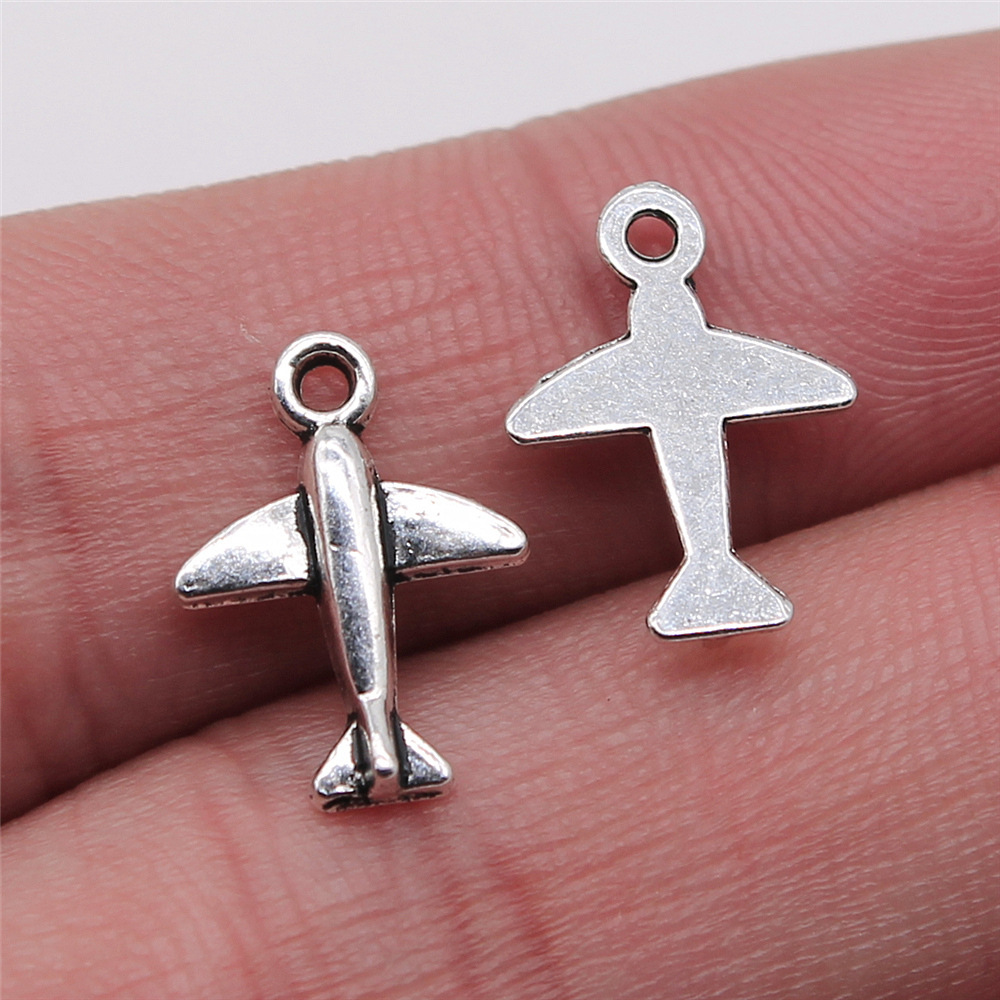 Vintage Fashion Enthusiasts - 10 個 11x15mm アンティークシルバーカラー航空機チャームペンダントジュエリー材料用品