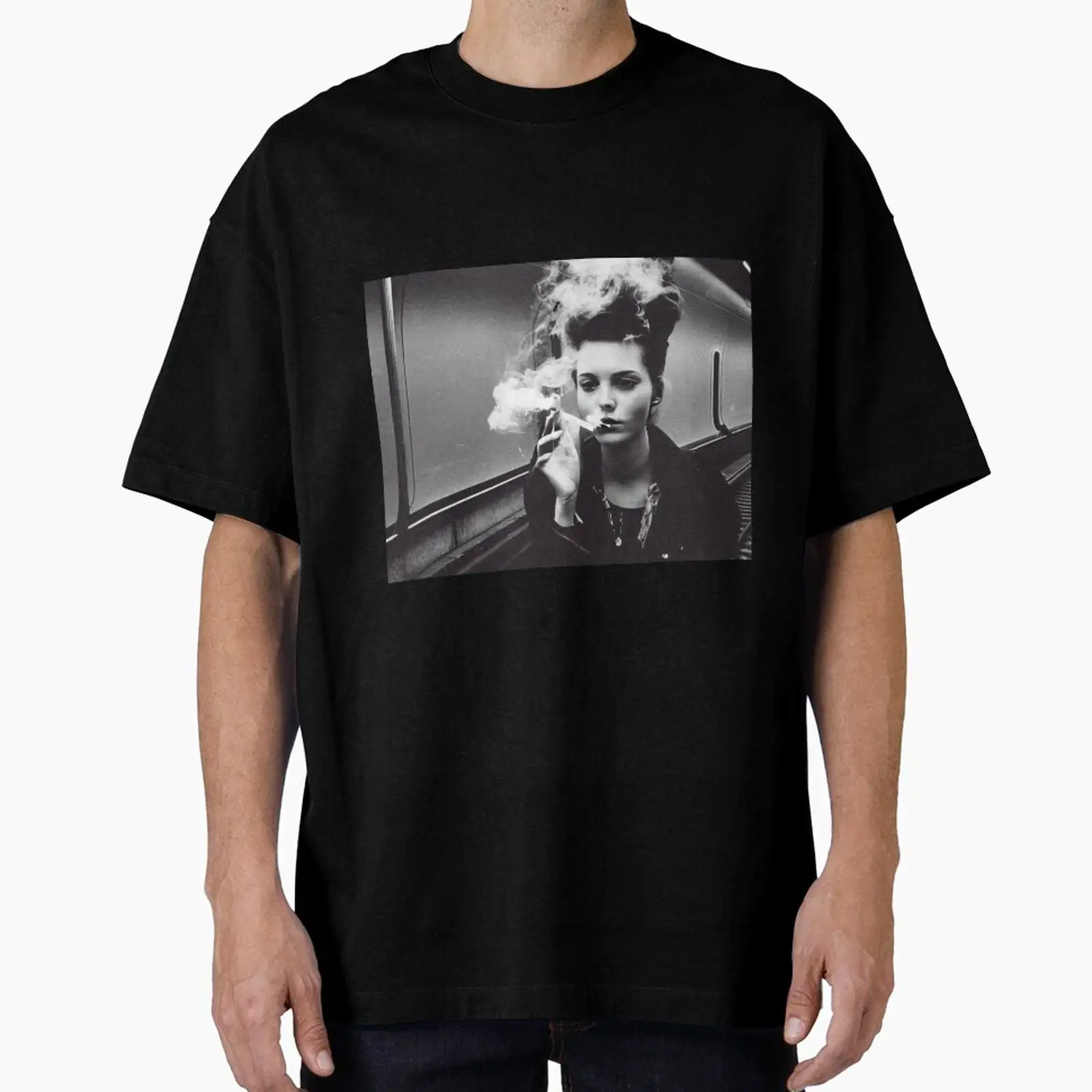 Vintage Fashion Berlin - ベルリンの地下鉄で喫煙している少女 1980年デザイン・販売：オディギー ヴィンテージ ウォッシュドトップ フォーデイリーウェア ファッション