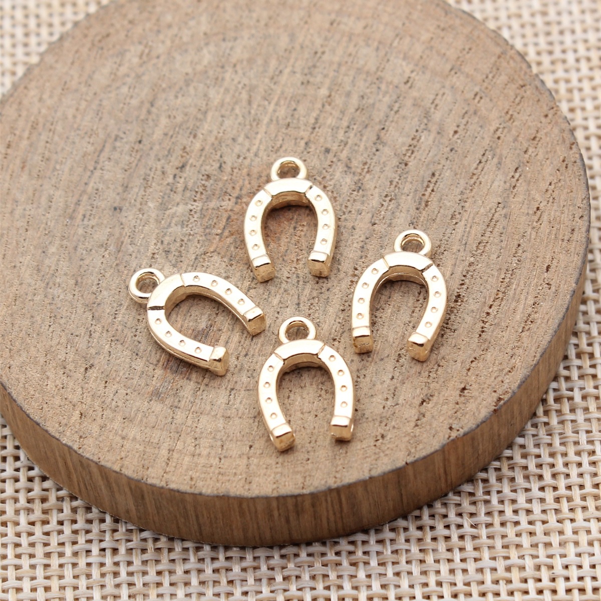 40個 14x9mm(0.55x0.35インチ) 3色 馬蹄 - Vintage Fashion Enthusiasts のレビューと価格