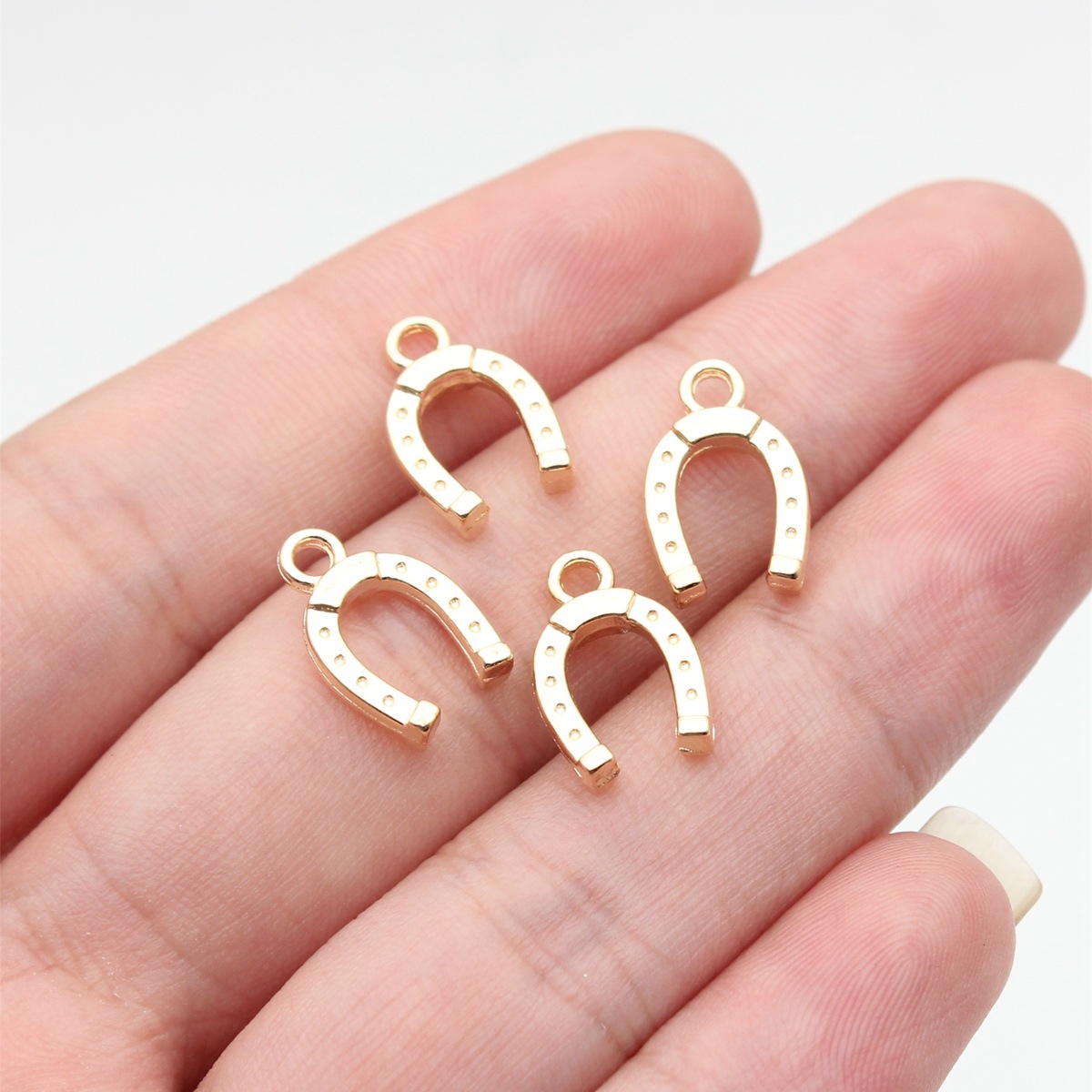40個 14x9mm(0.55x0.35インチ) 3色 馬蹄 - Vintage Fashion Enthusiasts のレビューと価格